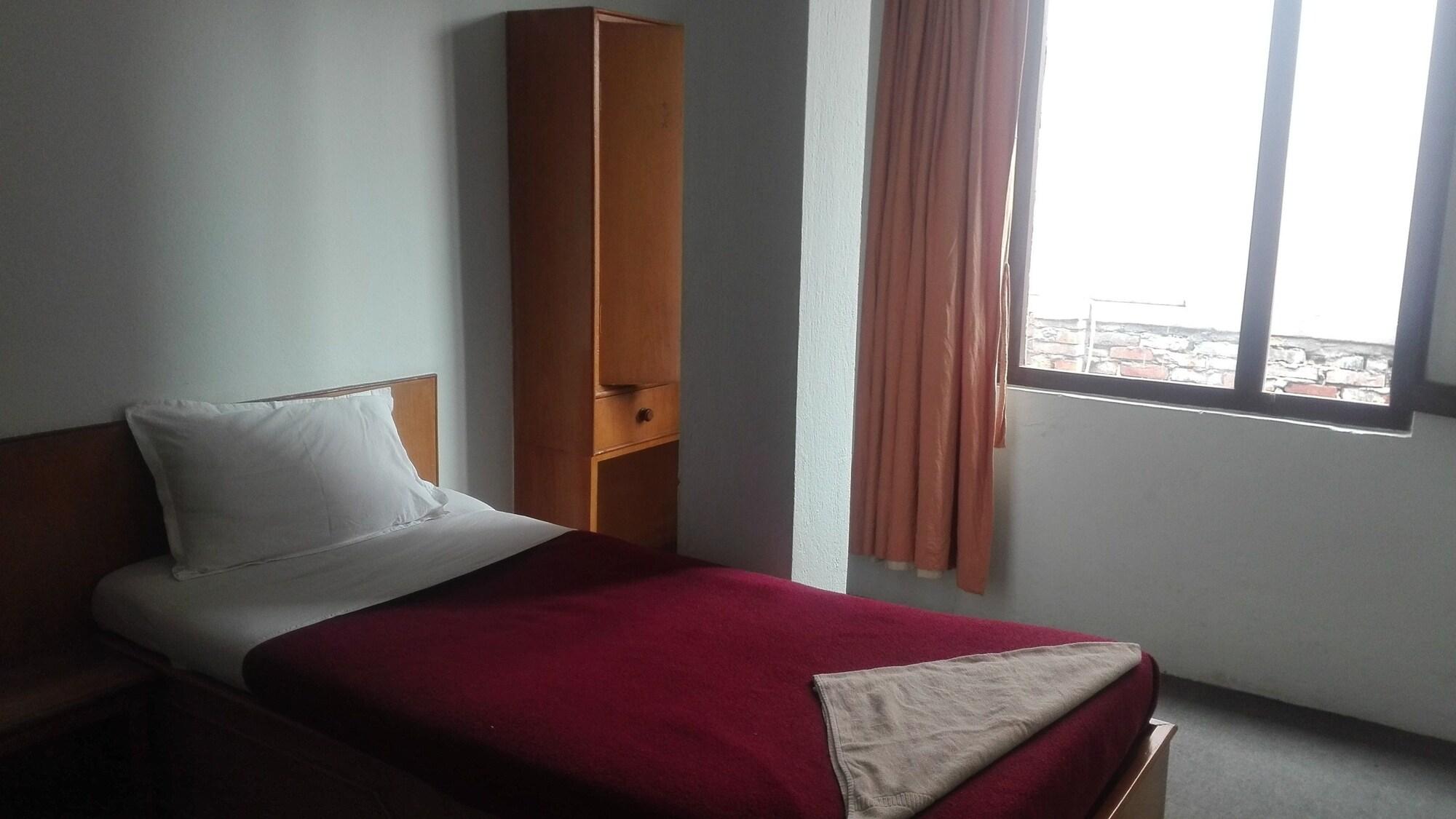 Hotel Nana Катманду Экстерьер фото