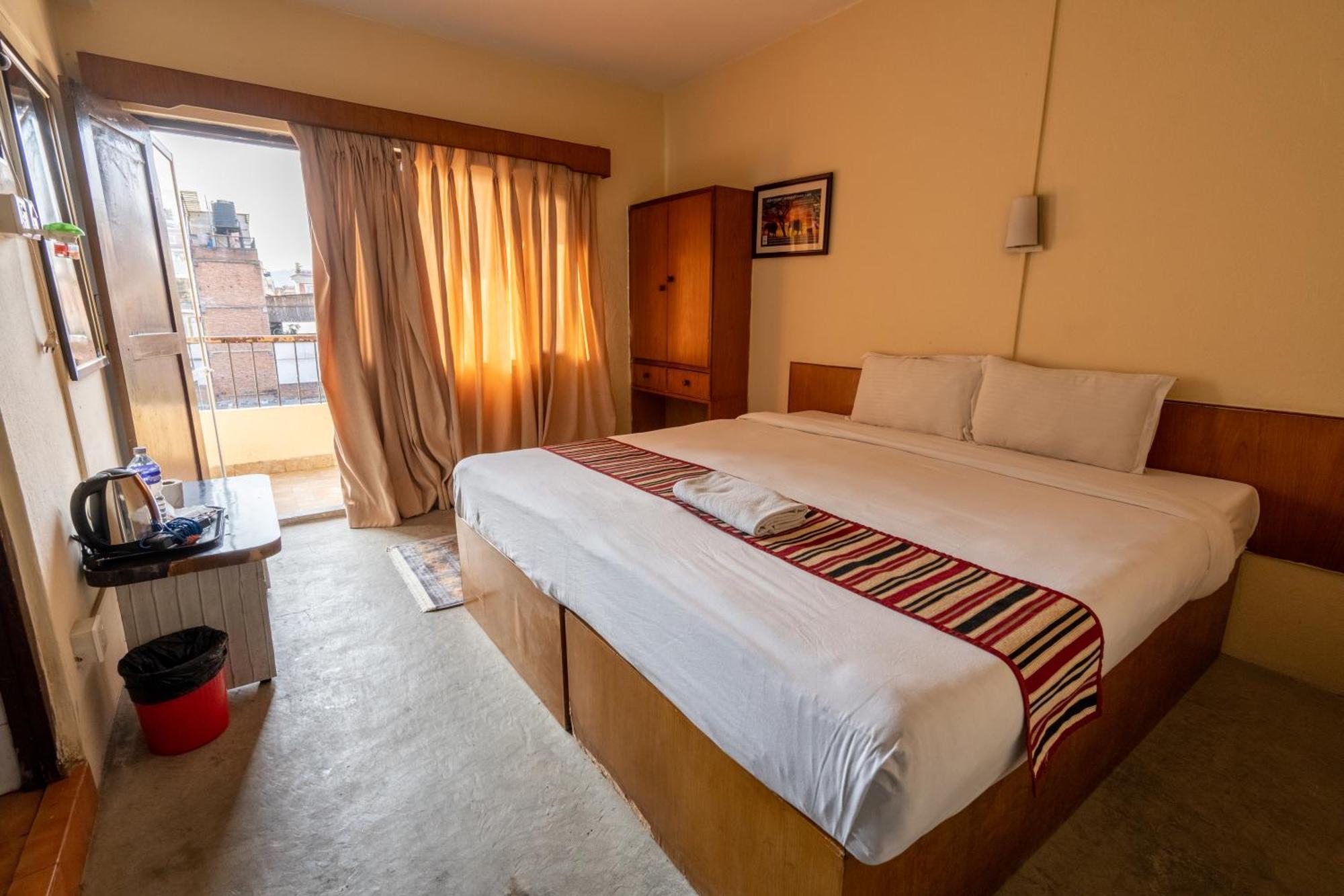 Hotel Nana Катманду Экстерьер фото