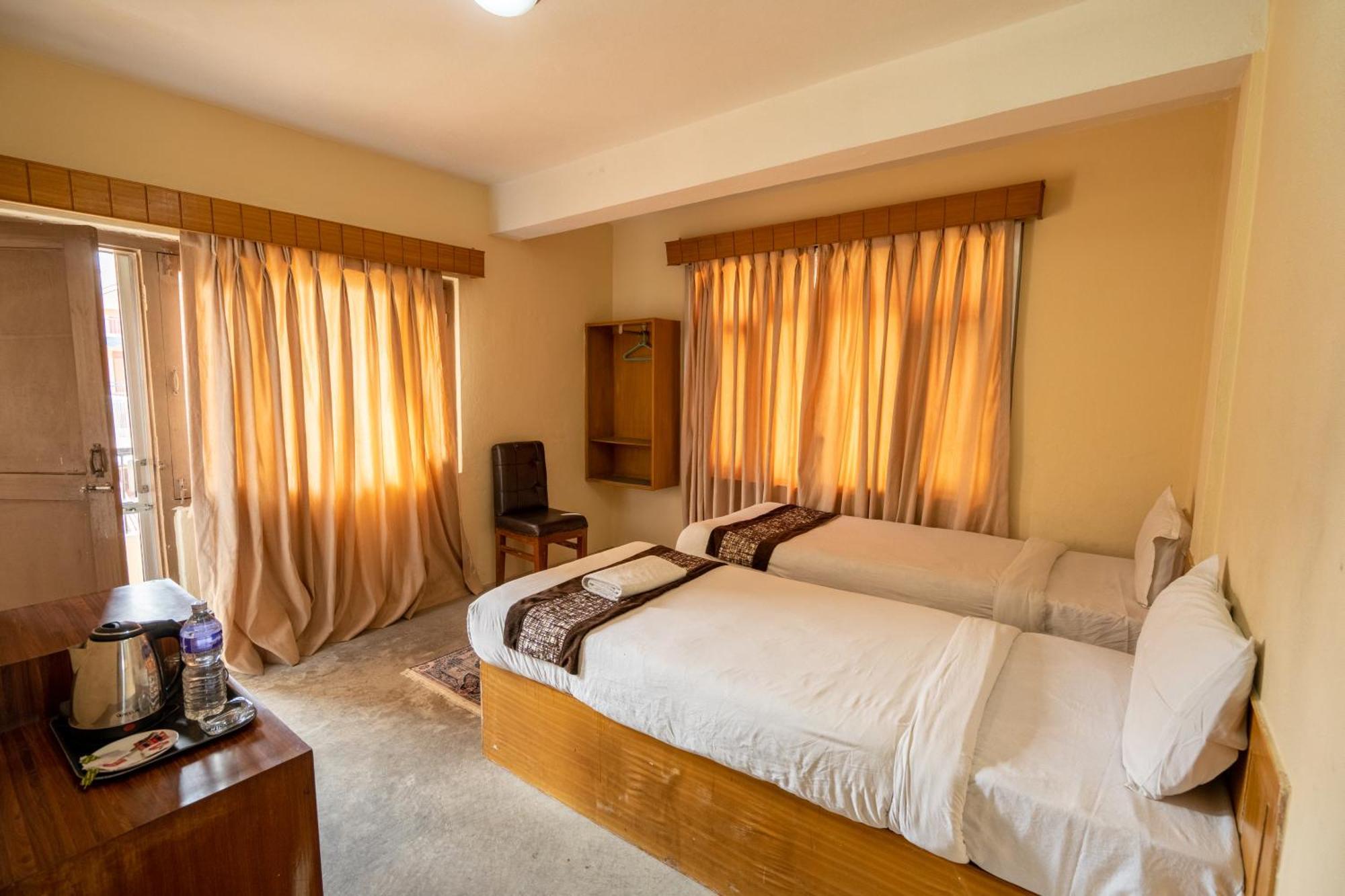Hotel Nana Катманду Экстерьер фото