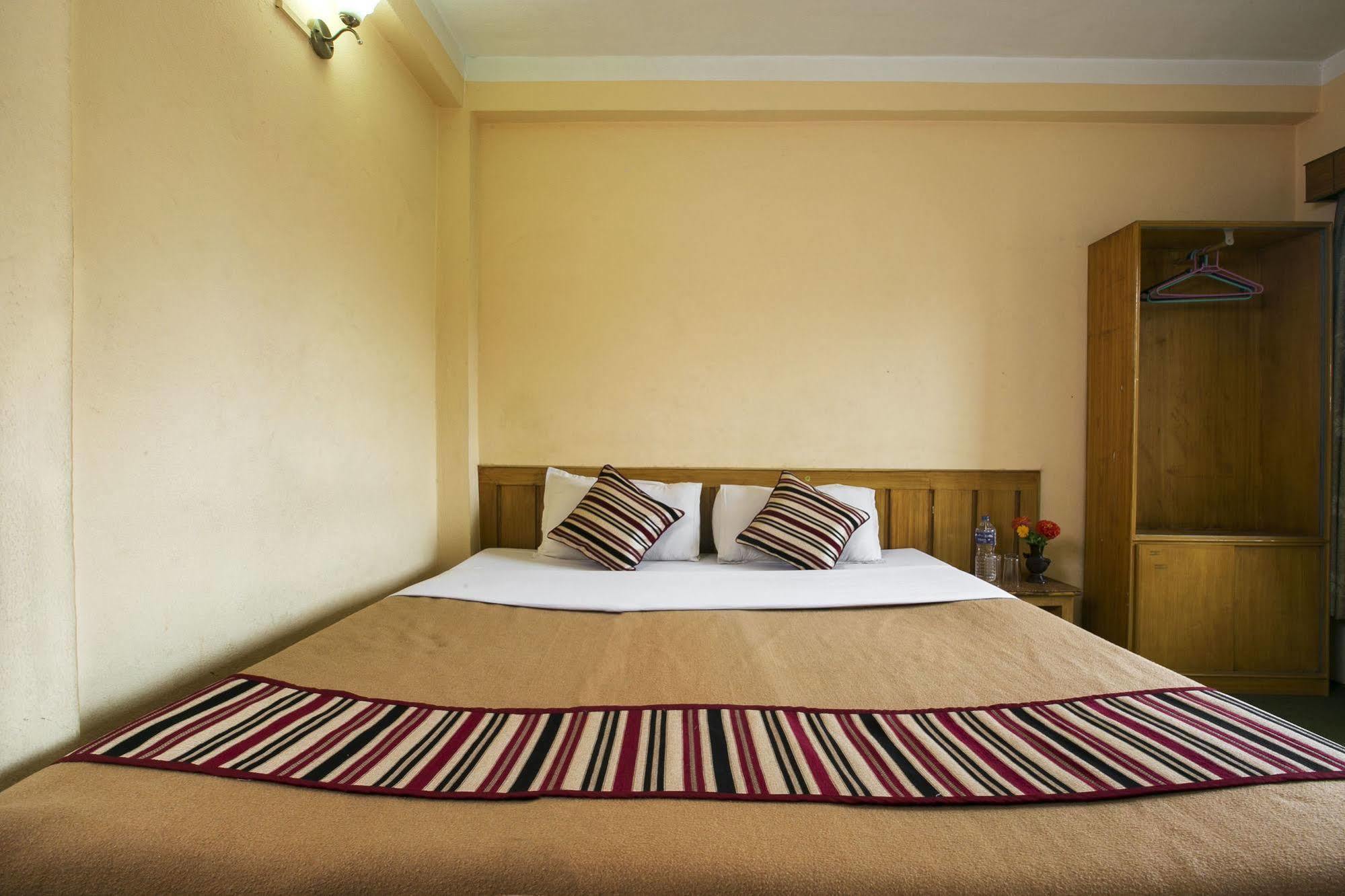 Hotel Nana Катманду Экстерьер фото